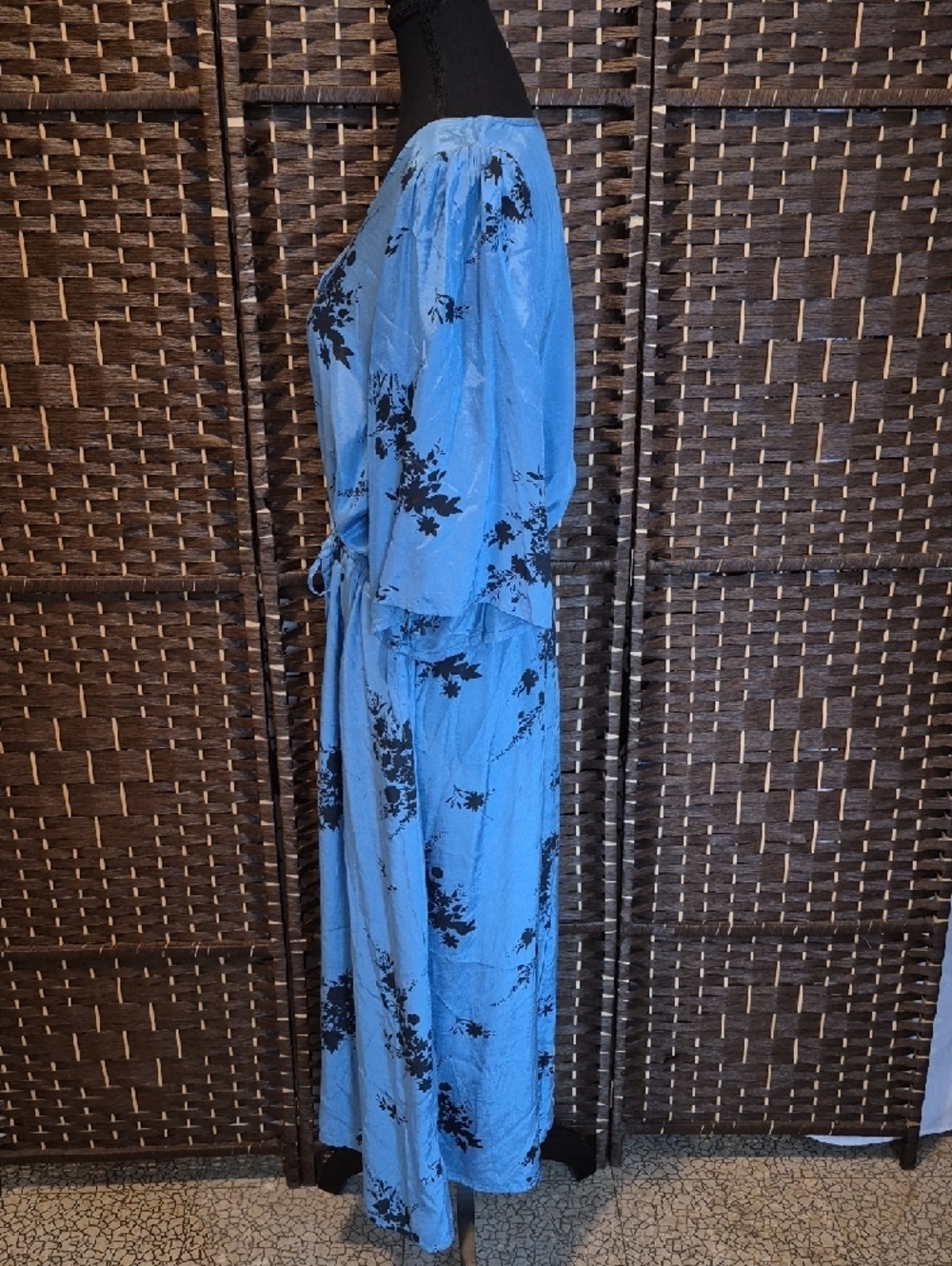 Blue Floral V-Neck Midi Dress - Picture 7 of 8